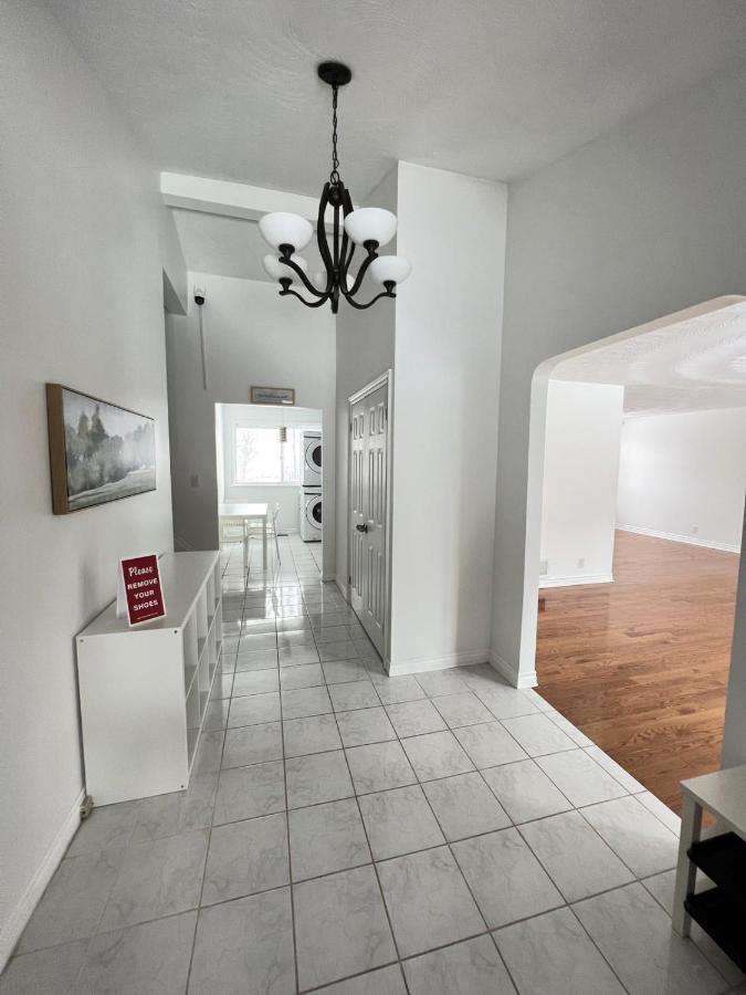 Letitia Heights !C Quiet And Modern Private Bedroom With Shared Bathroom Barrie Luaran gambar
