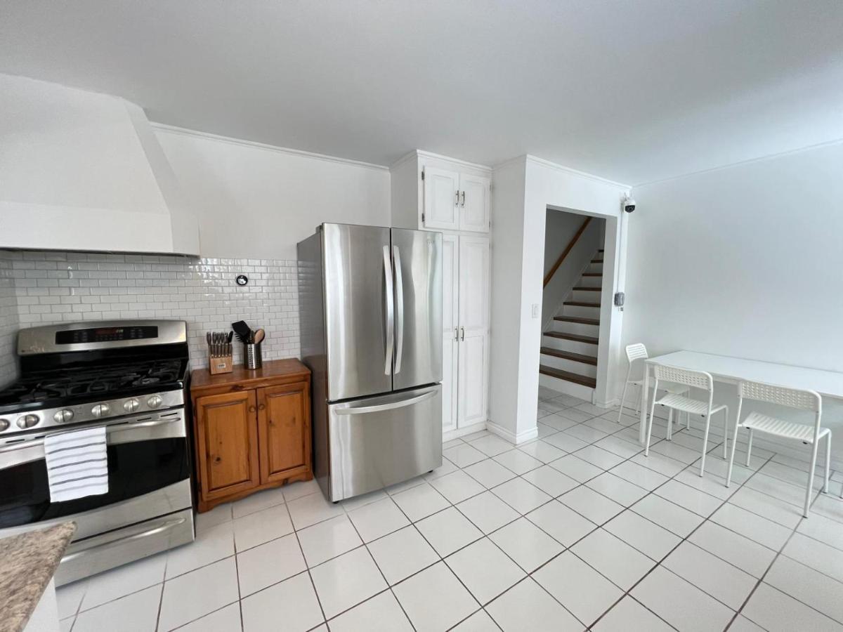 Letitia Heights !C Quiet And Modern Private Bedroom With Shared Bathroom Barrie Luaran gambar