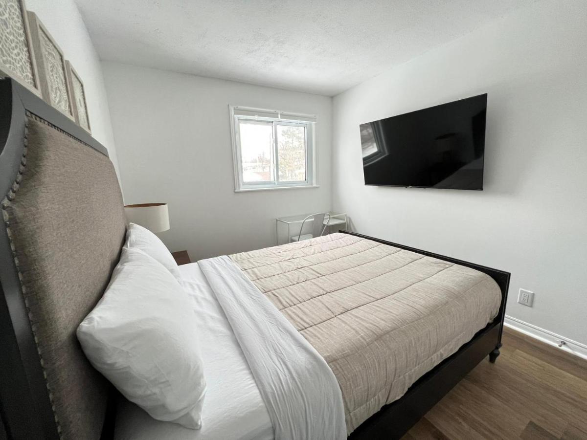 Letitia Heights !C Quiet And Modern Private Bedroom With Shared Bathroom Barrie Luaran gambar