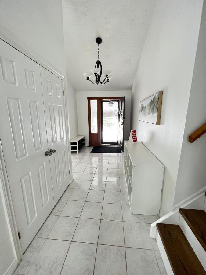 Letitia Heights !C Quiet And Modern Private Bedroom With Shared Bathroom Barrie Luaran gambar