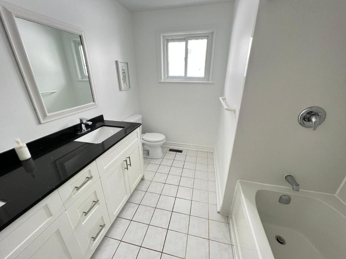 Letitia Heights !C Quiet And Modern Private Bedroom With Shared Bathroom Barrie Luaran gambar